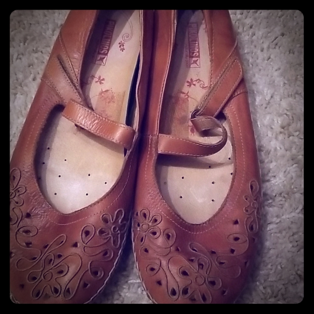 Pikolinos Mary Janes. Size 39.